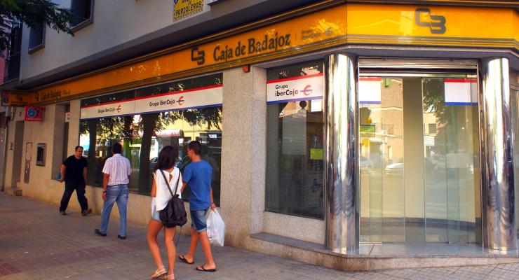 El desenlace de la fusin entre Unicaja y CEISS, la demanda de ms personal para Caja3 y las negociaciones laborales en NCG, asuntos que marcan la actualidad de la semana