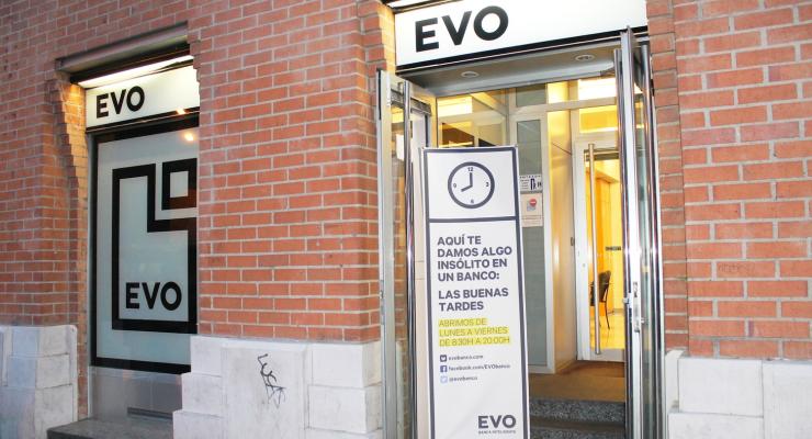 Sigue la polmica del cobro de comisiones en los cajeros - Cifras millonarias en los despidos a directivos de BBVA - Cobro de comisiones a proveedores de Bankia