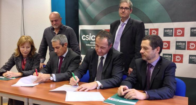 La unin entre CSICA y ACB y la venta de Novagalicia a Banesco, temas destacados de la semana. 